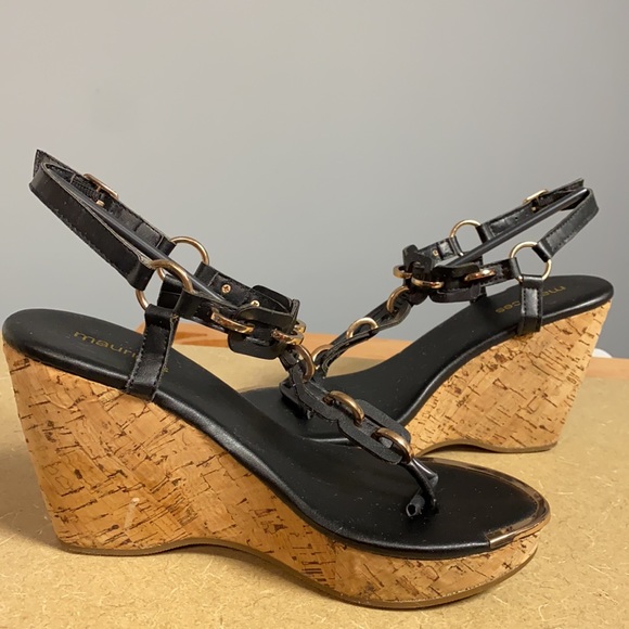 Maurices black/gold open toe heels with corkscrew. Size 8 4” heel - Picture 5 of 11